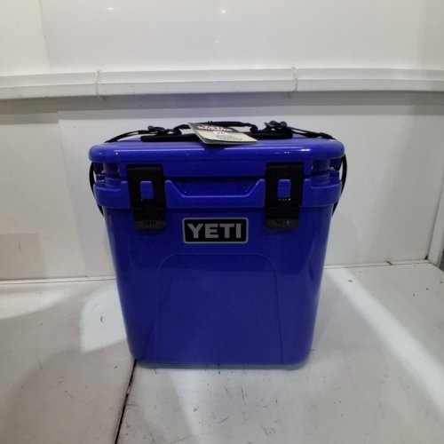 YETI ROADIE 24 2.0 COOLER FITS 33 CANS - ULTRAMARINE VIOLET image 2