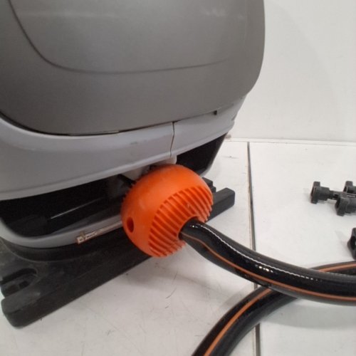 GIRAFFE TOOLS GROUND RETRACTABLE HOSE REEL - 82FT - GREY (MODEL: WGA13012US) image 5
