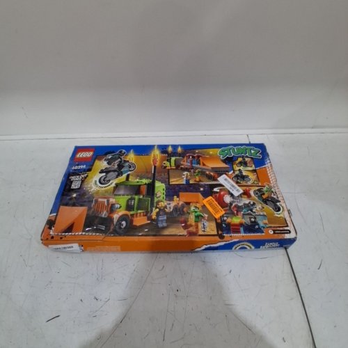 420PC LEGO CITY STUNT SHOW TRUCK BUILDING KIT (MODEL: 60294) image 4