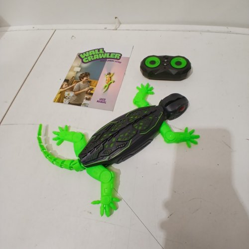 IMAGINEERS WALL CLIMBING LIZARD REMOTE CONTROL KIDS TOY - BLACK, GREEN image 4