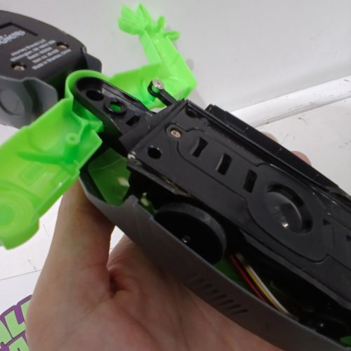 IMAGINEERS WALL CLIMBING LIZARD REMOTE CONTROL KIDS TOY - BLACK, GREEN image 5