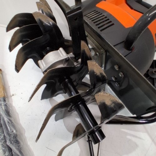 VEVOR CORDED ELECTRIC TILLER/CULTIVATOR - 14" TILLING WIDTH 3.94" TILLING DEPTH - ORANGE/BLACK (MODEL: TLEG09BU)) image 4