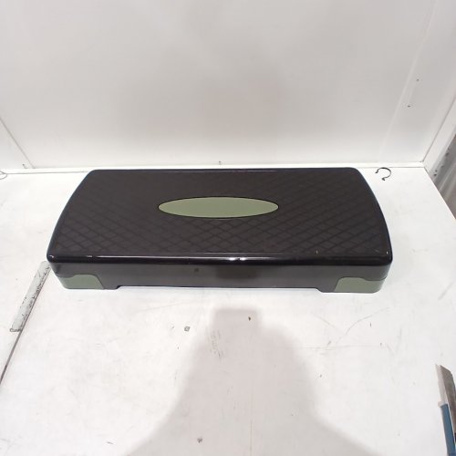 AMAZON BASICS ADJUSTABLE AEROBIC EXERCISE STEP PLATFORM - GREEN/BLACK image 2