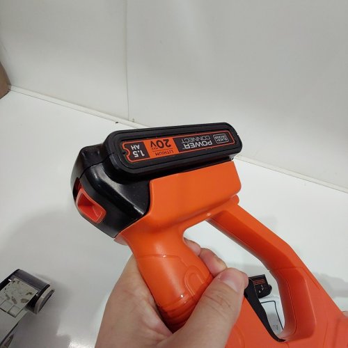 BLACK AND DECKER CORDLESS STRING TRIMMER/EDGER WITH BATTERY - 10" - 20 V MAX - BLACK/ORANGE (MODEL: LST201) image 2