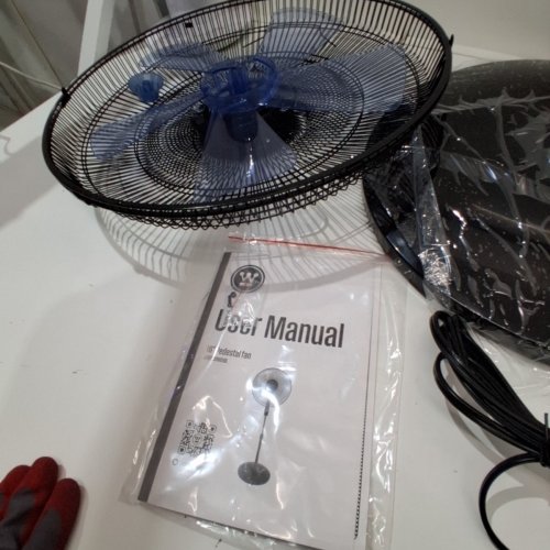 WESTINGHOUSE ADJUSTABLE HEIGHT OSCILLATING PEDESTAL FAN - 16" - BLACK/BLUE (MODEL: WSFSB1601BL) image 4