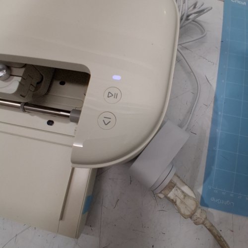 CRICUT EXPLORE 5 VINYL CUTTING MACHINE ESSENTIAL BUNDLE - CREAM (MODEL: CXPL204C / 8003147) image 2