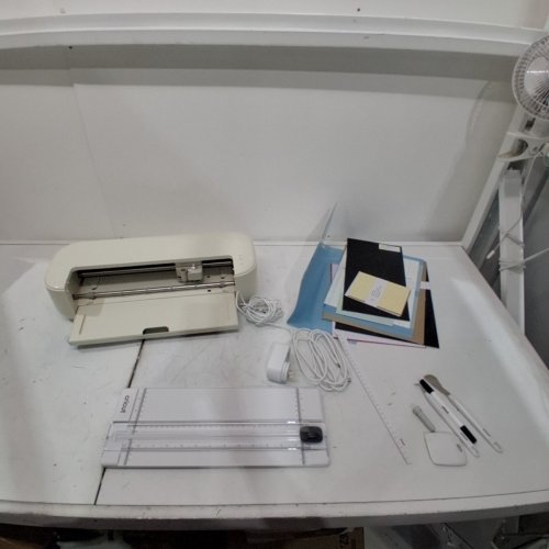 CRICUT EXPLORE 5 VINYL CUTTING MACHINE ESSENTIAL BUNDLE - CREAM (MODEL: CXPL204C / 8003147) image 3