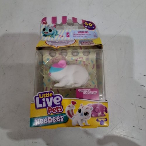 LITTLE LIVE PETS CHIPPEE TOY HAMSTER - WHITE, PINK AND BLUE (MODEL: 26690-ML-R1) image 2