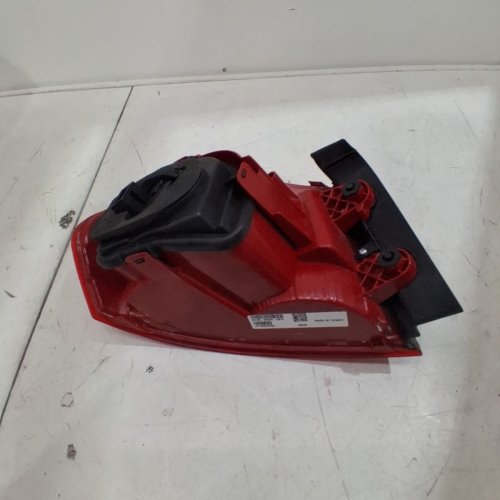 AUTOMOTIVE TAIL LIGHT ASSEMBLY - RED (MODEL: VK185-B000R-US19) image 2
