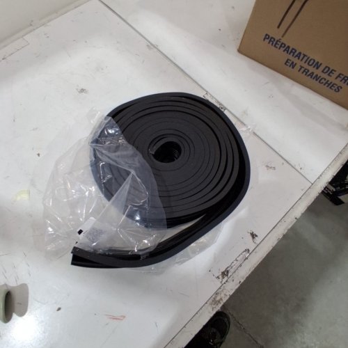 VEVOR GARAGE DOOR SEAL - 20FT - BLACK (MODEL: JN-20FT) image 2