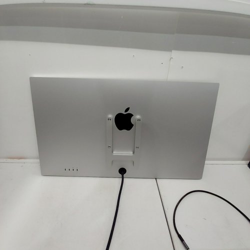 APPLE 27" 5K STUDIO DISPLAY WITH STANDARD GLASS + VESA MOUNT ADAPTER - SILVER image 7