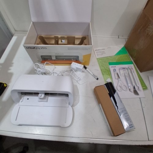 CRICUT JOY XTRA SMART CUTTING MACHINE + STARTER KIT - WHITE (MODEL: JCTR201C) image 3
