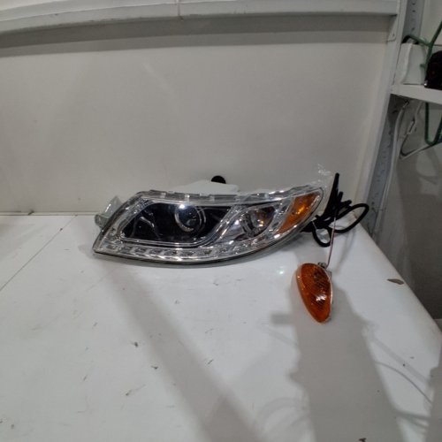 SEASSAUTO LEFT SIDE HALOGEN BULB HEADLIGHT ASSEMBLY - FITS SELECT MODELS - CLEAR / CHROME (MODEL: UT-IDU-0002-A) image 3
