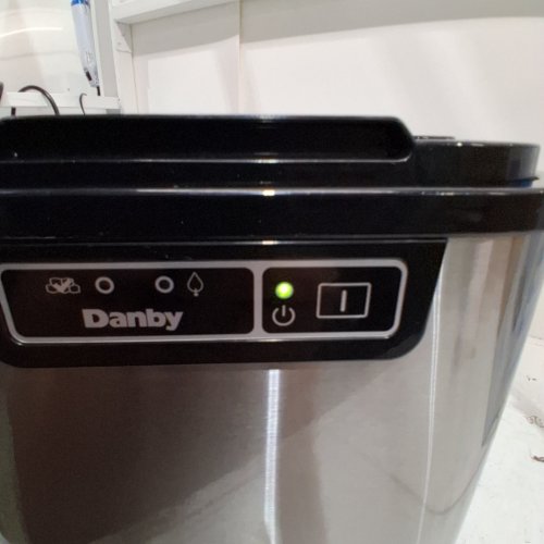 DANBY PORTABLE "ICE N' EASY" ICE MAKER - MAKES 25LBS OF ICE A DAY - STAINLESS STEEL (MODEL: DIM2500SSDB) image 3