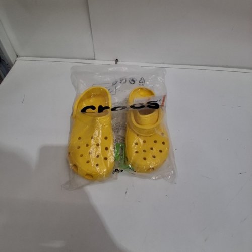 UNISEX CROCS CLASSIC RALEN CLOG WITH ROOMY FIT - M4/W6 - LEMON YELLOW image 2