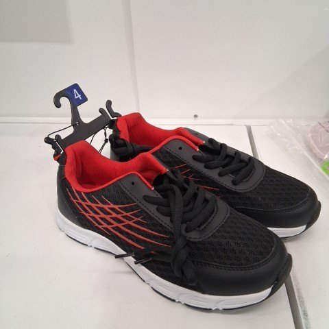 BOYS ATHLETIC WORKS ATHLETIC SHOES - SIZE 4 - BLACK / RED (STYLE: 46MAXY23) image 2