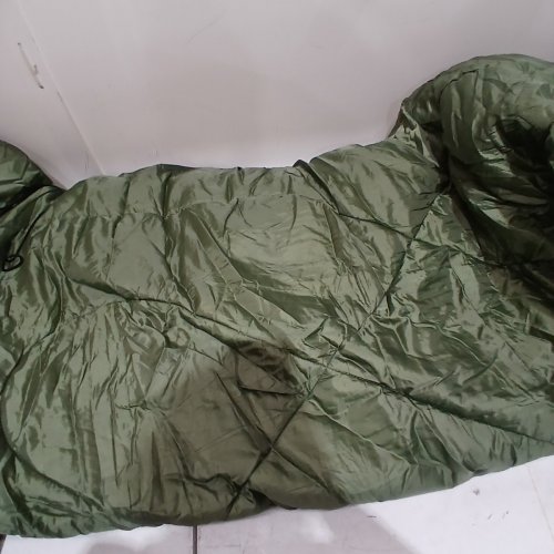 AMAZON BASICS 5°C COOL WEATHER TWO-PERSON SLEEPING BAG- 7FTX 4FT -OLIVE GREEN image 3