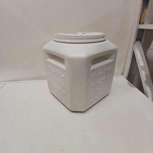 VITTLES VAULT OUTBACK 25LB AIRTIGHT PET FOOD STORAGE CONTAINER image 2