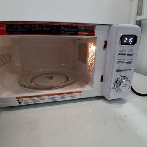 GALANZ RETRO STYLE COUNTERTOP MICROWAVE OVEN - 0.7CU.FT. - WHITE (MODEL: GLCMKZ07WER07) image 2