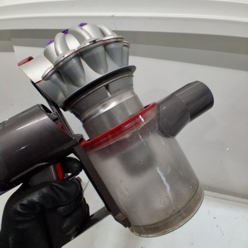 DYSON V8 CORDLESS 2-IN-1 STICK/HAND VACUUM CLEANER WITH MULTI-PURPOSE ATTACHMENTS (MODEL: V8 SV25) image 4