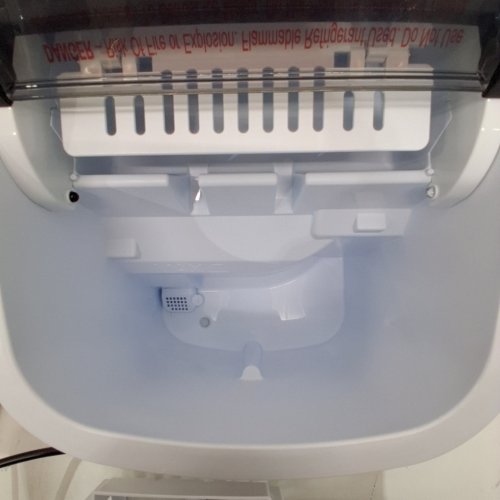 EUHOMY COUNTERTOP ICE MAKER WITH HANDLE - BLACK (MODEL: IM-06D) image 3