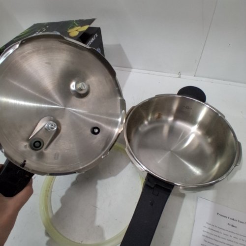 VERKA DELUXE INDUCTION BASE STAINLESS STEEL PRESSURE COOKER - 3 L - SILVER image 3