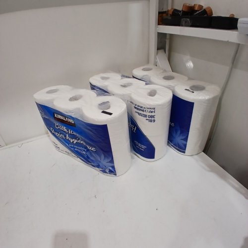 18PK KIRKLAND SIGNATURE 2-PLY WIDE BATHROOM TISSUE / TOILET PAPER - WHITE (MODEL: 6262016) image 2