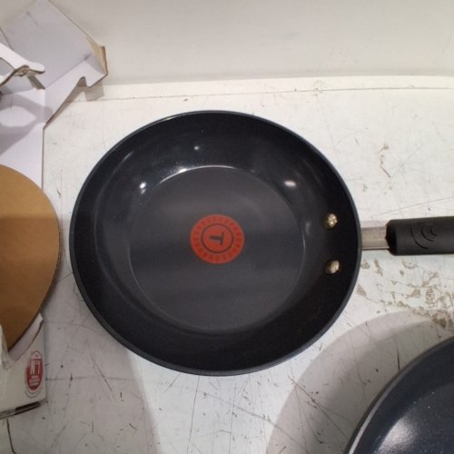 3PC TFAL CERAMIC NON-STICK SKILLET SET - 8'' / 9'' / 11'' - BLACK (MODEL: 8899888) image 7