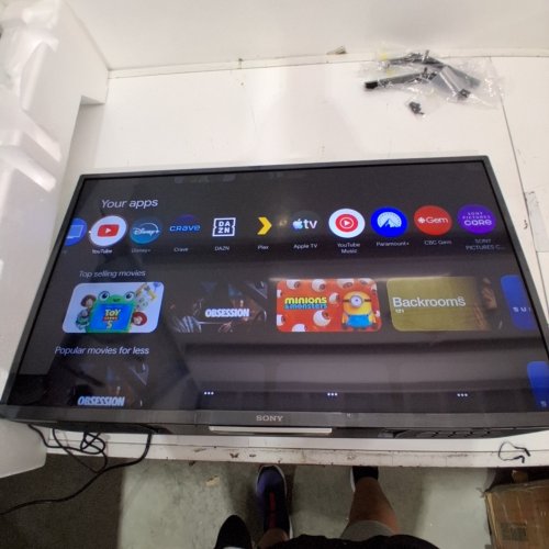 SONY SMART TV WITH GOOGLE TV/GOOGLE ASSISTANT 720P HD LED HDR - 32" - BLACK (MODEL: KD-32W830K) image 2
