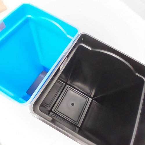 SIMPLEHUMAN DUAL COMPARTMENT UNDER COUNTER KITCHEN CABINET PULL-OUT RECYCLING BIN AND TRASH CAN - 35 LITER / 9.3 GALLON - CHROME image 3