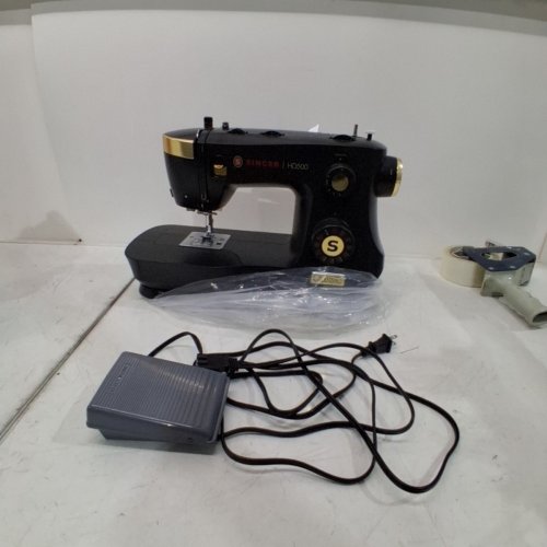 SINGER HEAVY DUTY 500 CLASSIC SEWING MACHINE WITH 23 BUILT-IN STITCHES - BLACK/GOLD (MODEL: HD500) image 3