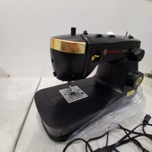 SINGER HEAVY DUTY 500 CLASSIC SEWING MACHINE WITH 23 BUILT-IN STITCHES - BLACK/GOLD (MODEL: HD500) image 4