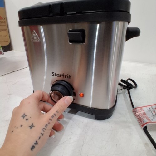 STARFRIT COMPACT ELECTRIC DEEP FRYER WITH QUICK-RELEASE MAGNETIC CORD - 1.5L - 800W - STAINLESS STEEL/BLACK (MODEL: 024610) image 2