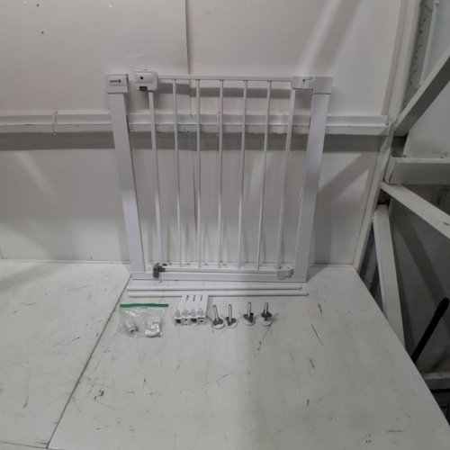SAFETY 1ST EASY INSTALL AUTO-CLOSE GATE - 29" - 38" WIDE / 28" HIGH - WHITE (MODEL: GA099CWHO1ZY) image 2