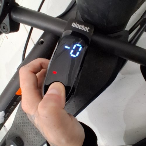 SEGWAY NINEBOT KICKSCOOTER F-SE WITH TURN SIGNALS - 18MPH MAX SPEED - BLACK - (MODEL: 051201USAM) image 3