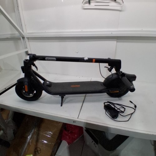 SEGWAY NINEBOT KICKSCOOTER F-SE WITH TURN SIGNALS - 18MPH MAX SPEED - BLACK - (MODEL: 051201USAM) image 4