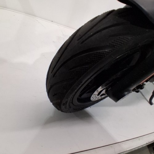 SEGWAY NINEBOT KICKSCOOTER F-SE WITH TURN SIGNALS - 18MPH MAX SPEED - BLACK - (MODEL: 051201USAM) image 7
