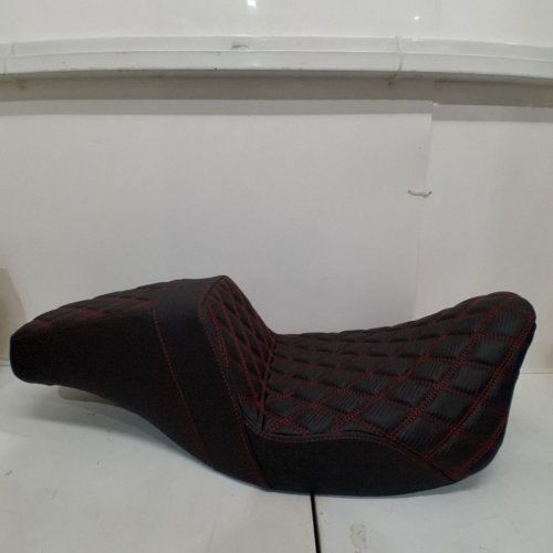 MOTOCYCLE LEATHER SEAT DRIVER AND PASSENGER SEAT - HARLEY-DAVIDSON DYNA SUPER GLIDE, STREET BOB, GLIDE CUSTOM, LOW RIDER/S (2006-2017) - BLACK /RED STITCHING image 2