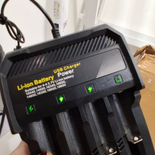 5PC UNIVERSAL LI-ION BATTERY CHARGER WITH BATTERIES - 2A / 4.2 V (MODEL: MS-5D84A) image 2
