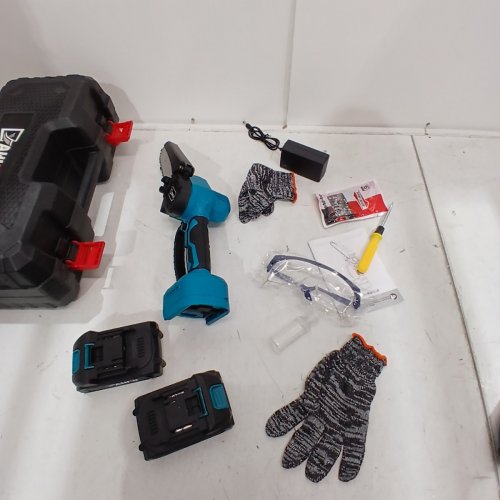 YAHHU PORTABLE ELECTRIC CORDLESS MINI CHAINSAW WITH 2 BATTERIES - 6" 21 V, 2000 MAH - BLUE & BLACK image 5