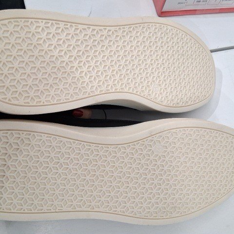 MEN'S GEORGE CASUAL SHOES - SIZE 12 - BLACK image 4