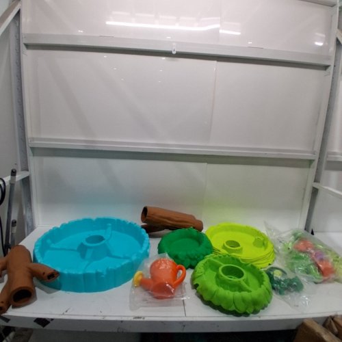 LITTLE TIKES MAGIC FLOWER WATER TABLE WITH BLOOMING FLOWER image 2