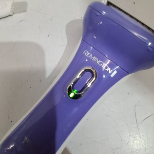 REMINGTON WET & DRY RECHARGEABLE ELECTRIC SHAVER WITH CHARGING BASE - PURPLE (MODEL: WDF5030) image 2