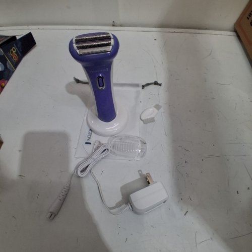 REMINGTON WET & DRY RECHARGEABLE ELECTRIC SHAVER WITH CHARGING BASE - PURPLE (MODEL: WDF5030) image 3
