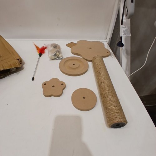 PJDDP CAT SCRATCHING POST FOR INDOOR CATS WITH SOLID WOODEN BASE CAT SCRATCHE POST WITH INTERACTIVE TRACK BALL - BEIGE image 3