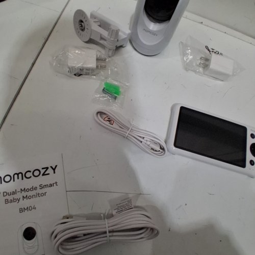 MOMCOZY SMART WIFI BABY 5" MONITOR WITH CAMERA AND AUDIO WITH WALL MOUNT, MOTION & CRY DETECTION - 1080P - WHITE - (MODEL:BM04) image 4