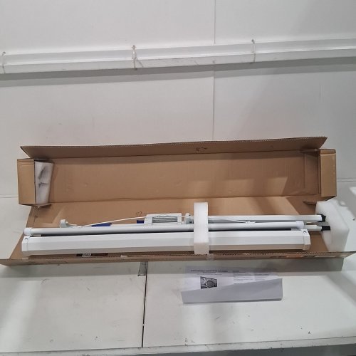 PYLE EASY FOLD-OUT AND ROLL-UP PROJECTION DISPLAY WITH TRIPOD STAND - 40" - WHITE/BLACK (MODEL: PRJTP42) image 2