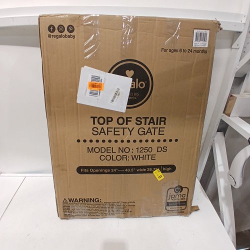 REGALO EXTRA WIDE 2-IN-1 TOP OF STAIRWAY AND HALLWAY SAFETY GATE WITH MOUNTING KIT - WHITE (MODEL: 1250 DS) image 4