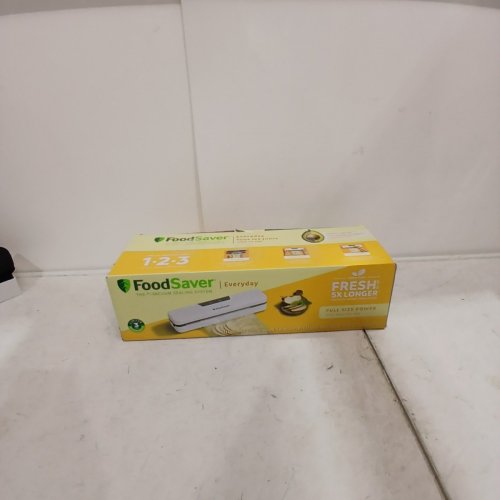 FOODSAVER VACUUM SEALER WITH BAGS - 120 V AC, 60W - WHITE (MODEL: VS2150) image 4