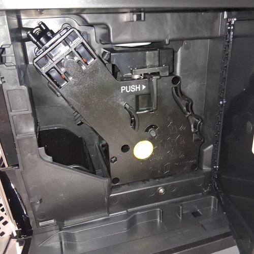 PHILIPS LATTEGO 3300 SERIES FULLY AUTOMATIC ESPRESSO MACHINE WITH BUILT-IN GRINDER AND MILK FROTHER - BLACK (MODEL: EP3326/50) image 9